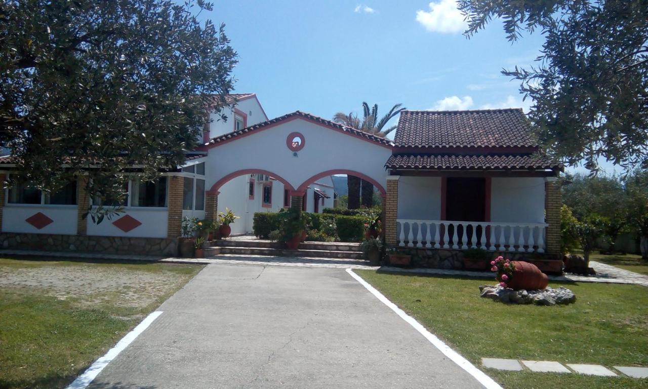 Yannis 1 * Roda (Corfu)